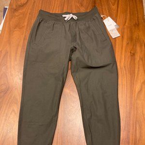Vuori Meta Jogger Size Medium Dark Oregano New with Tags